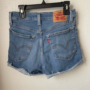 Levi's Women's 27 Classic High Rise Denim Jean Shorts Medium Wash Soft Stretch